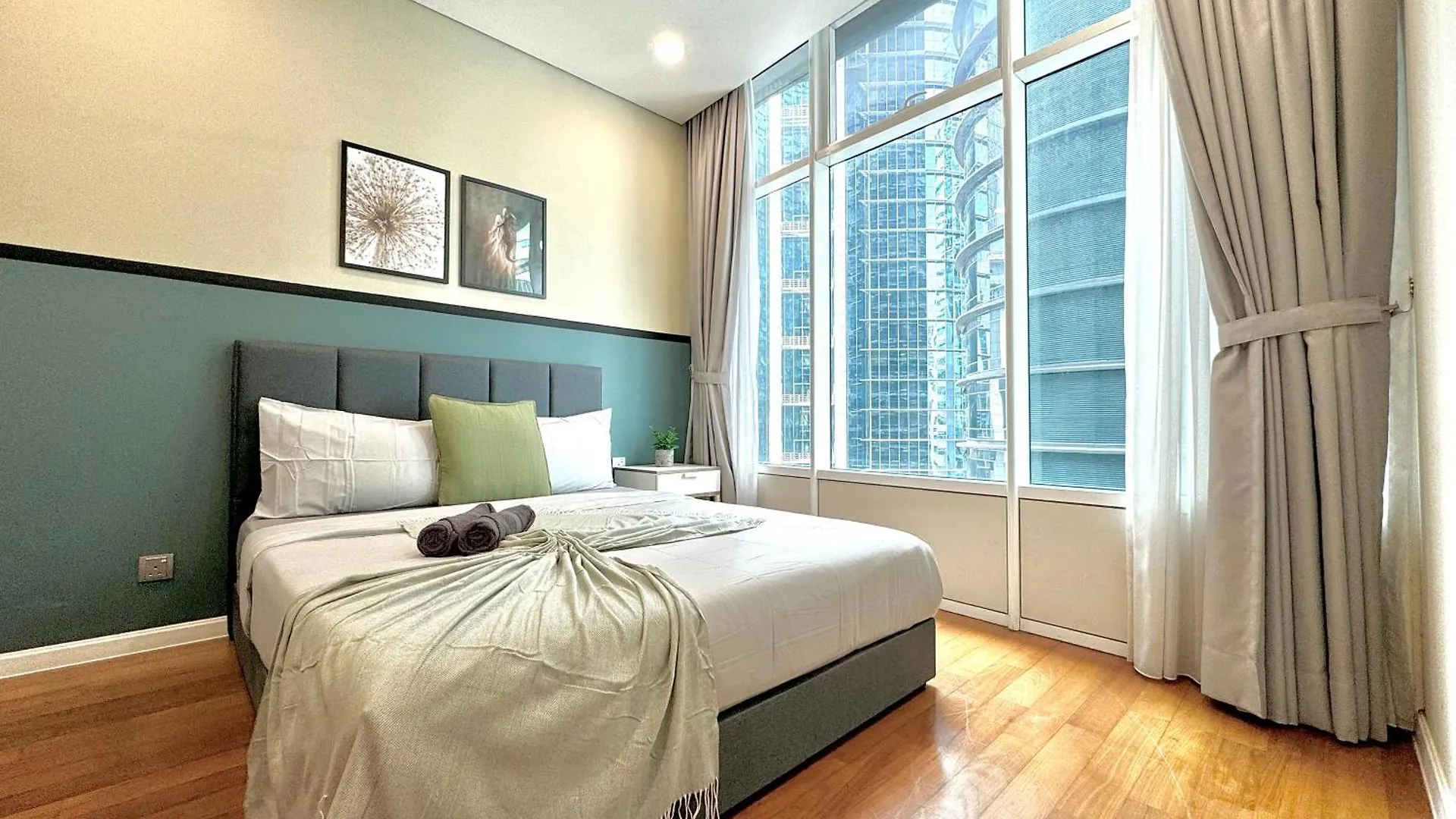 Sky Suites Deluxe 3Br Suite At Klcc Kuala Lumpur 0*,